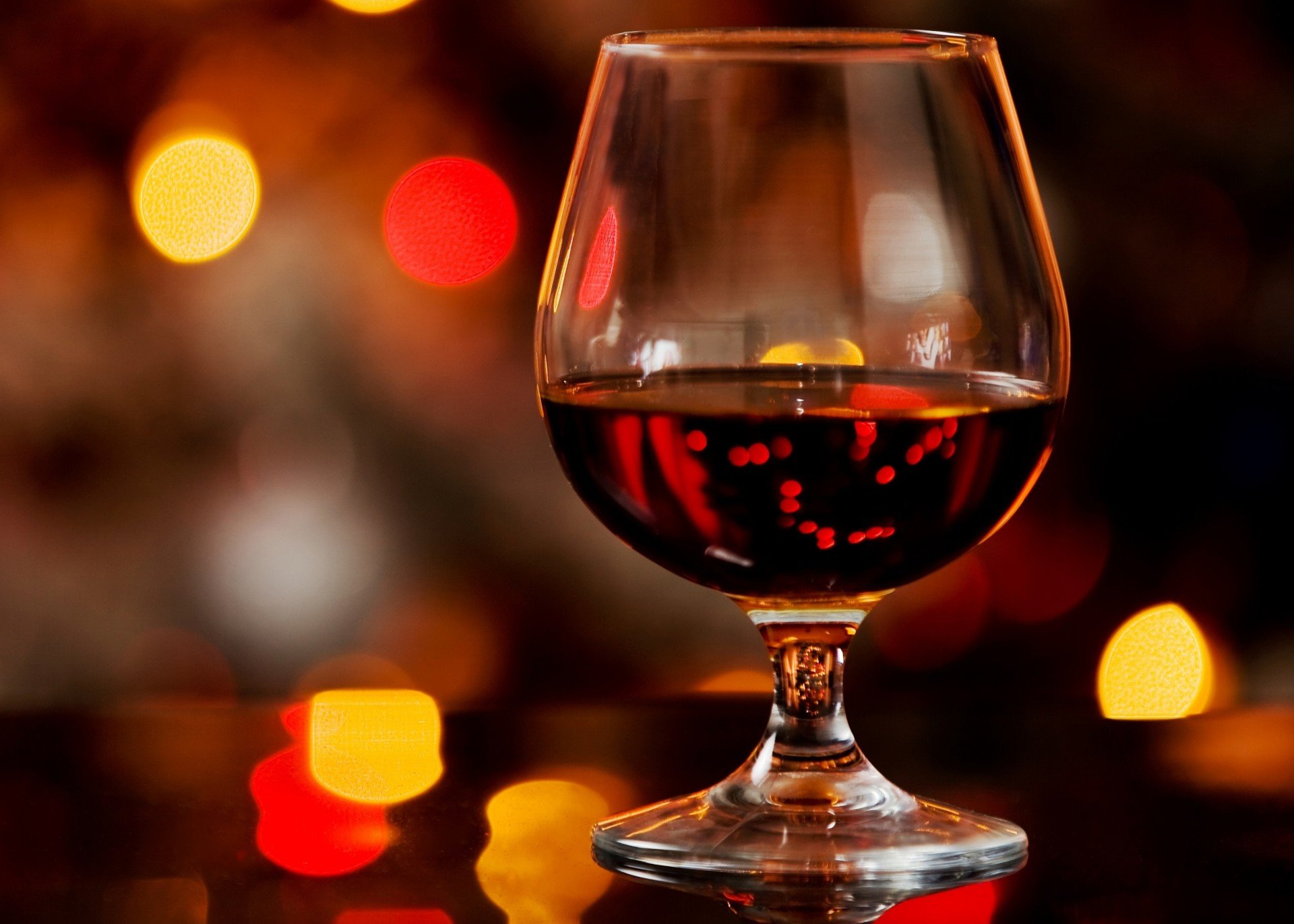 bokeh-glass-alcohol-brandy